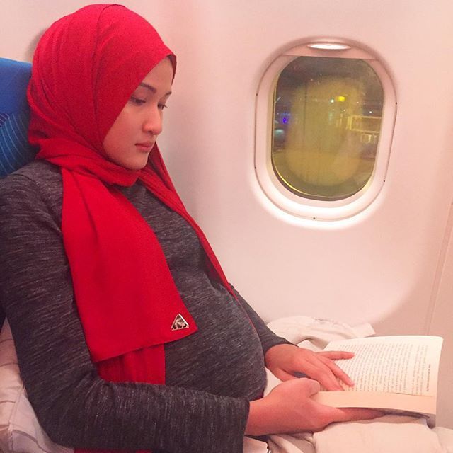 (4 FOTO) Baby Bump Hanis Zalikha Yang Kini Hamil 5 Bulan